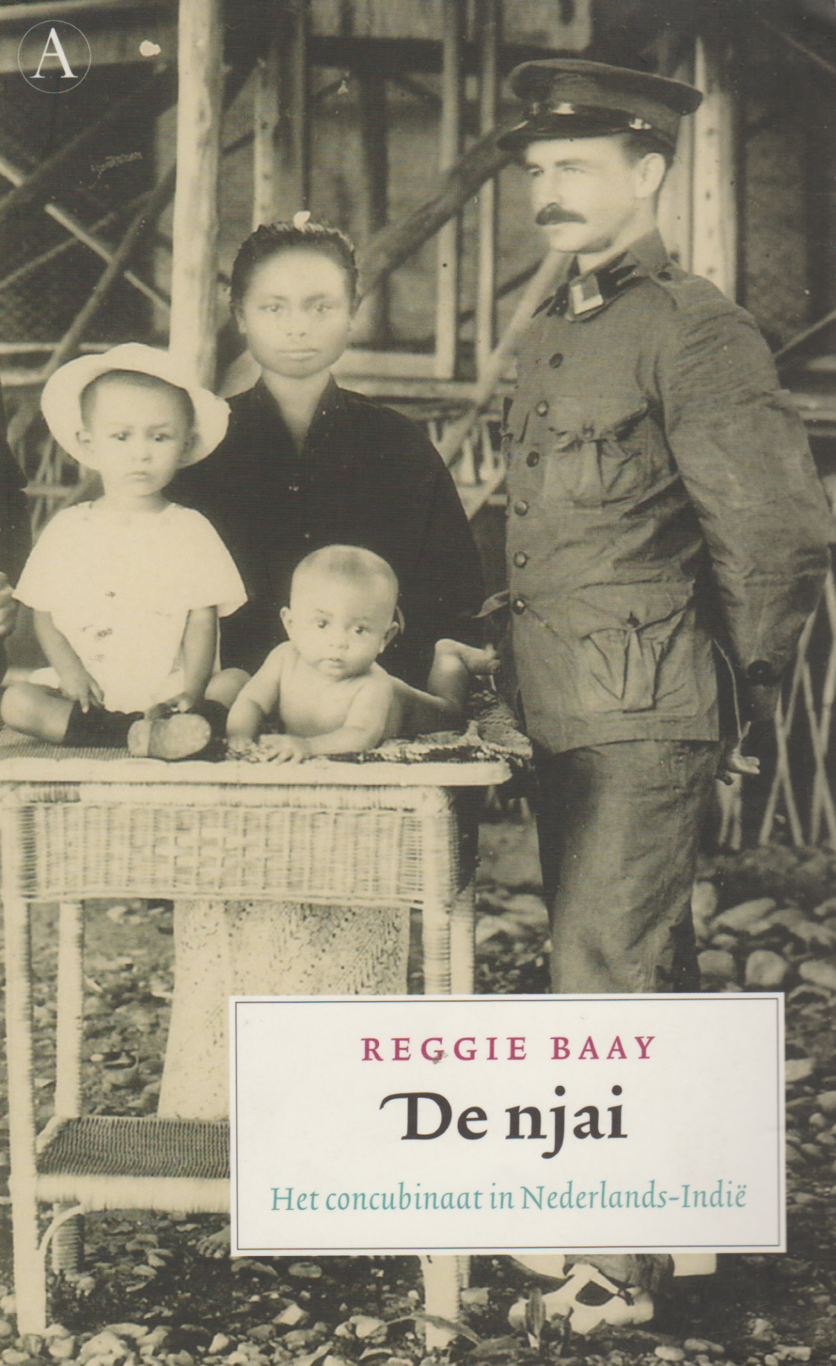 Scan_20210406-4 De njai - Het concubinaat in Nederlands-Indië -