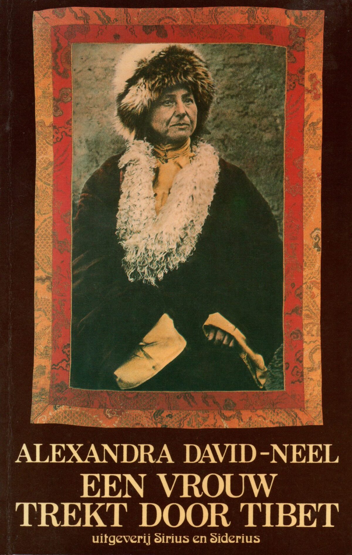 Een vrouw trekt door Tibet