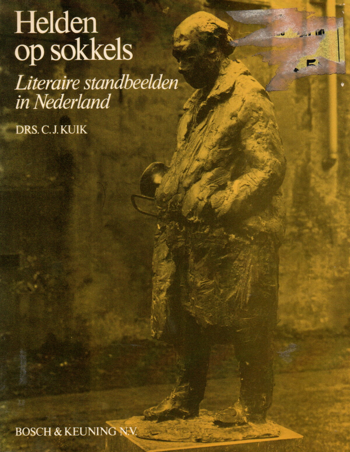 Scan_20240531-4 Helden op sokkels - Literaire standbeelden in Nederland -