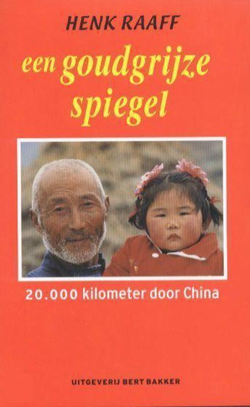 Een goudgrijze spiegel